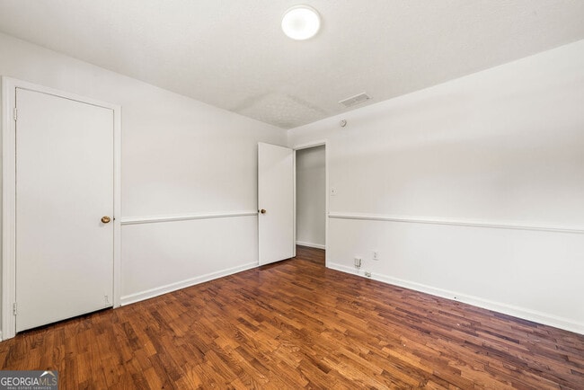 Building Photo - 3940 Hubert Dr