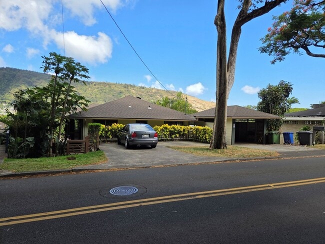 Building Photo - Lower Manoa single family home