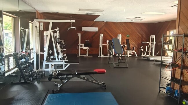 Building Photo - 5214 NE 6th Ave