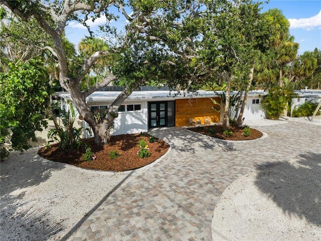 Primary Photo - 4879 Commonwealth Dr