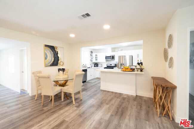 Building Photo - 19119 Sylvan St