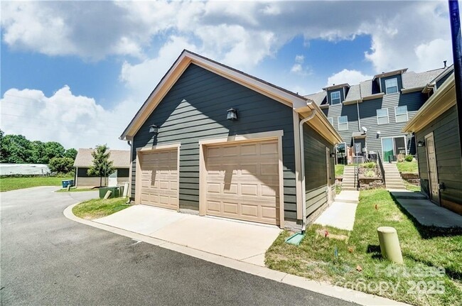 Building Photo - 2711 Tranquil Oak Pl