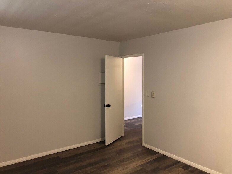 Building Photo - 4045 E 3rd St