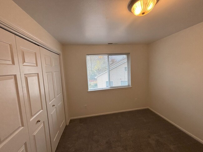 Building Photo - 3 Bed, 2.5 Bath Townhome In The Churchill ...
