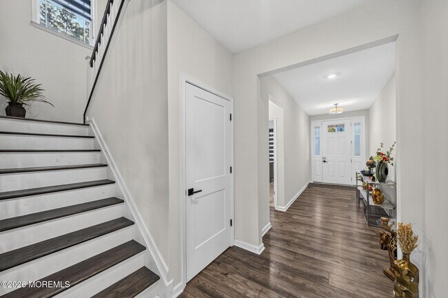 Building Photo - 319 Tulip Ct