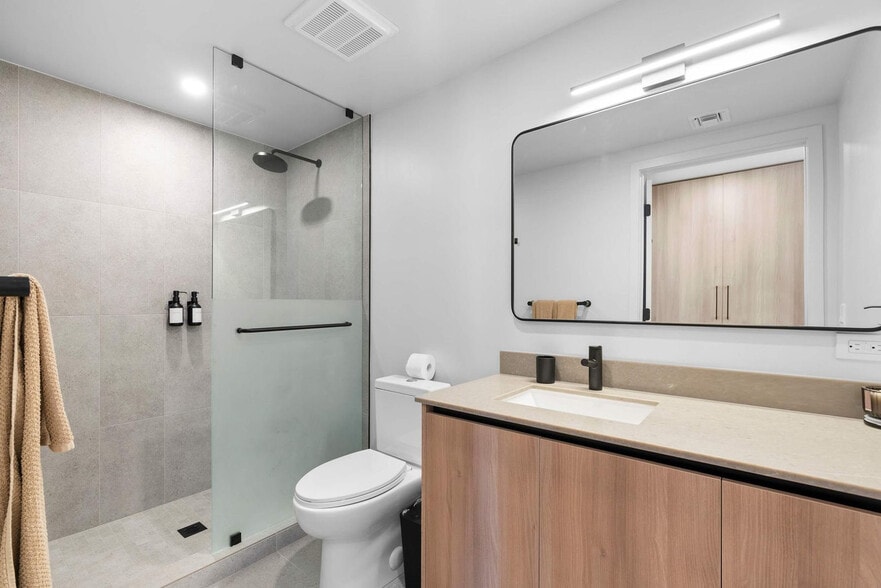 Building Photo - 121 NE 5th St