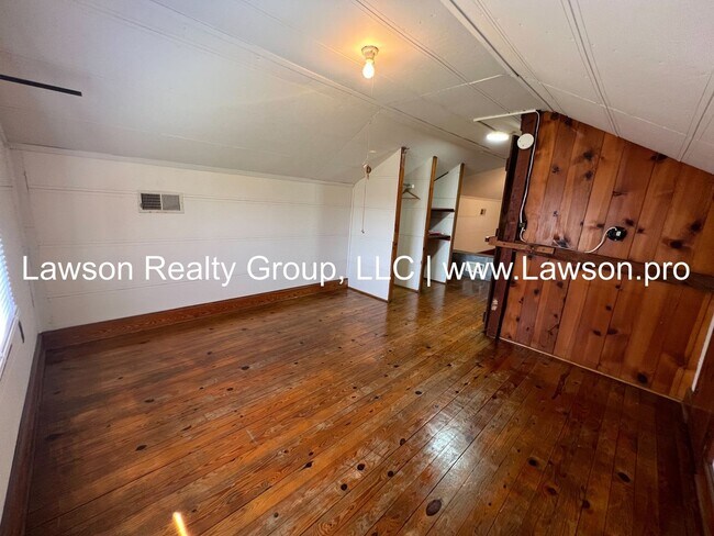 Building Photo - Quaint Two Bedroom Home By Christmas Tree Farm