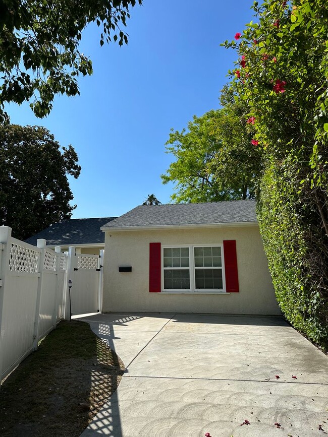 Building Photo - 3917 W Chandler Blvd