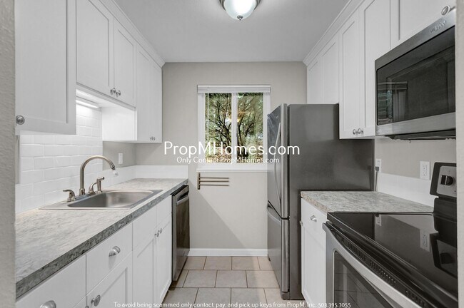 Building Photo - Updated Condo in Westlake Village – Privat...