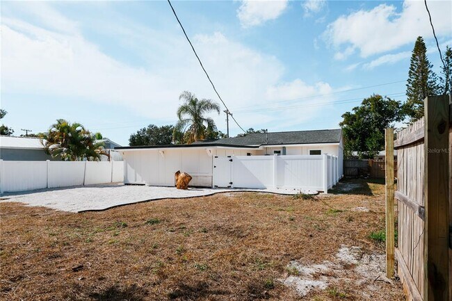 Building Photo - 908 61st St S