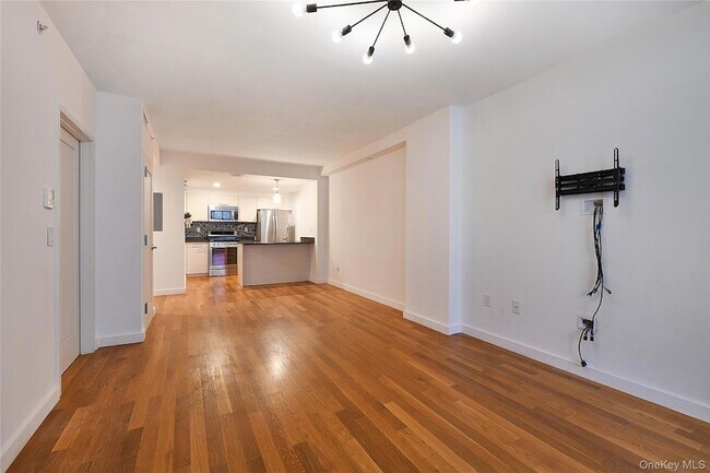 Building Photo - 106-20 70th Ave