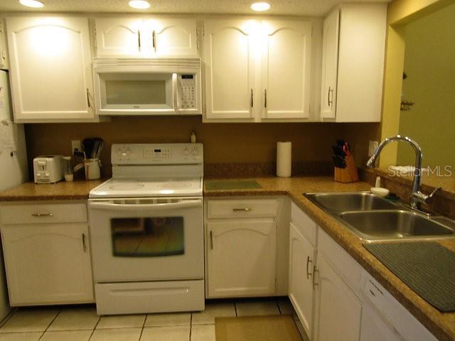 Building Photo - 255 Mission Trail S