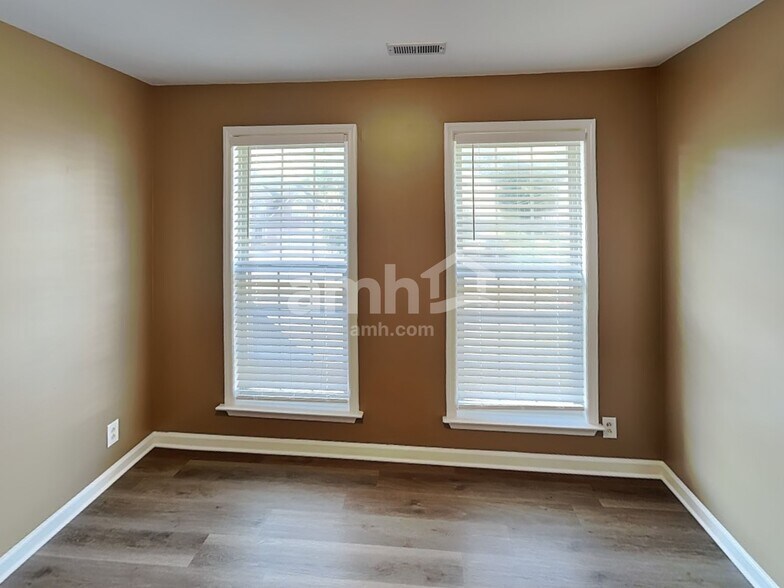 Building Photo - 705 Milbridge Ct
