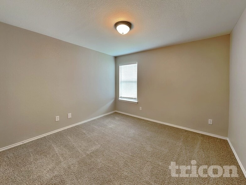 Building Photo - 2310 Cats Paw View