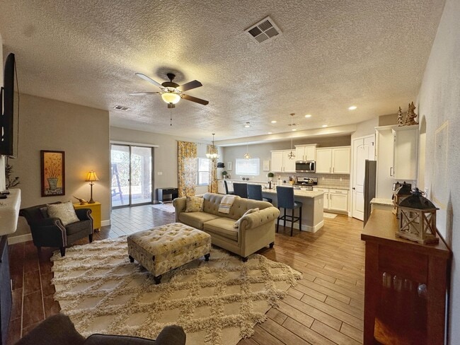 Building Photo - 6801 Prom Ave NE