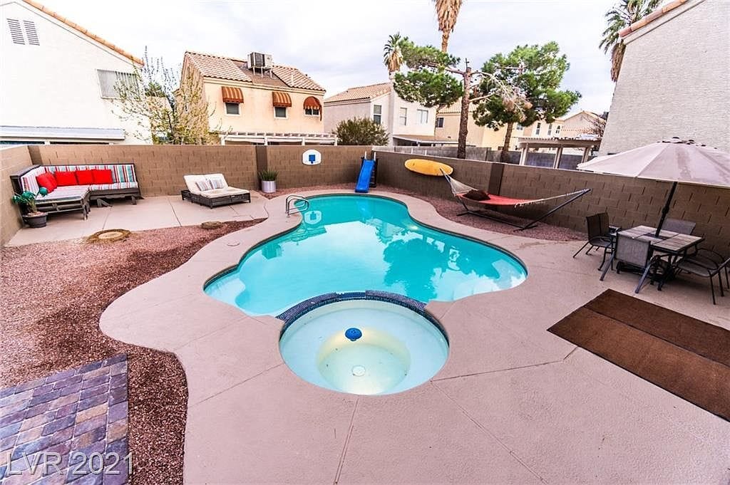 Larger view of huge outdoor space with yard - 4060 N Elkridge Dr