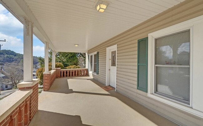 Building Photo - 113 Prospect St