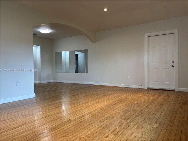 Building Photo - 7515 Dickens Ave