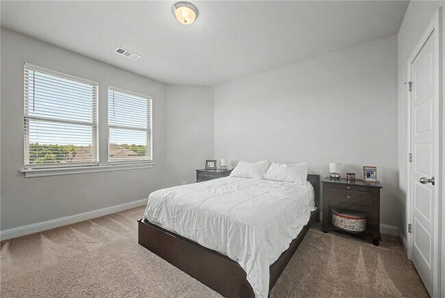 Building Photo - 1007 Bendelow Dr