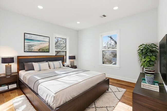 Building Photo - 438 Talbot Ave