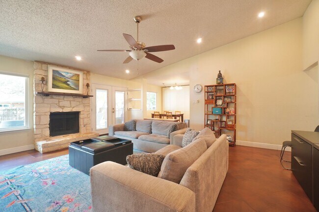 Building Photo - 4600 Pelham Dr