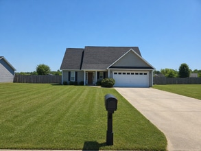 Building Photo - 108 Cherry Grove Dr