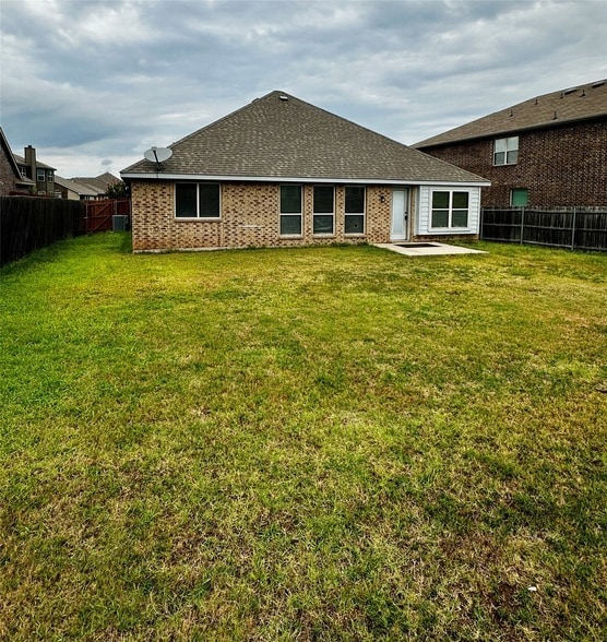 Building Photo - 3011 Winecup Ct