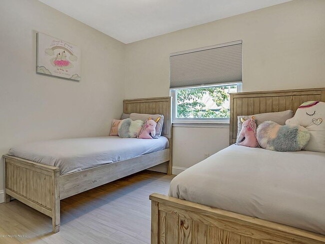 Building Photo - "Charming 3-Bed, 2- in Lakewood -