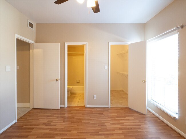 Building Photo - 6500 Harbor Town Dr