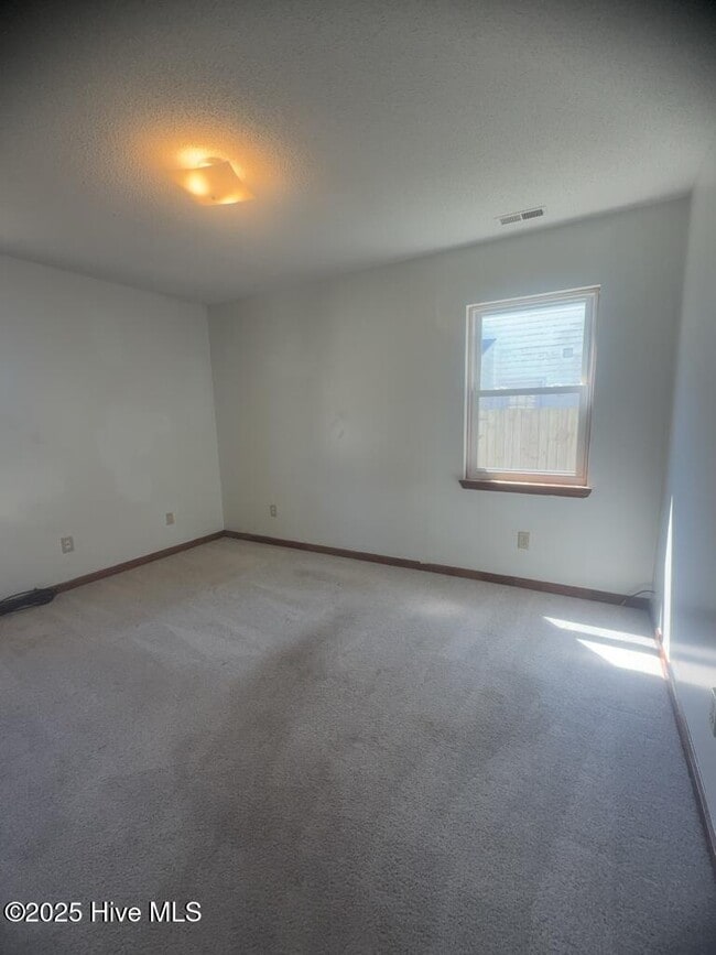 Building Photo - 106B Pete Jones Dr