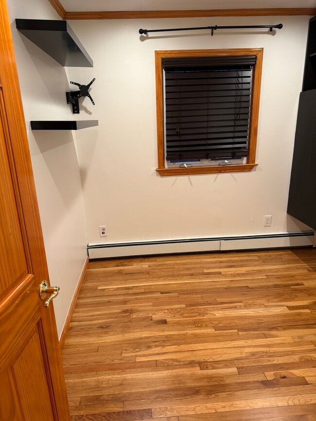 Building Photo - Charming 3BR apartment in East Meadow