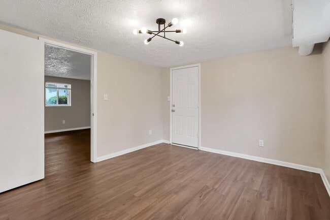 Building Photo - 3150 Vauxhall Dr