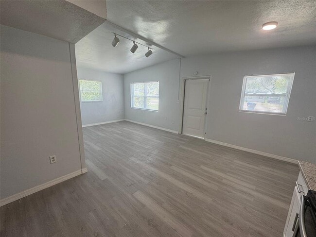 Building Photo - 5605 Cortez Dr