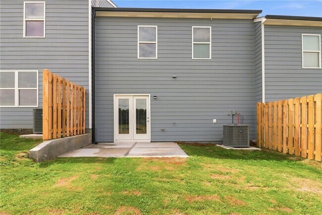 Building Photo - 21 Berryville Dr