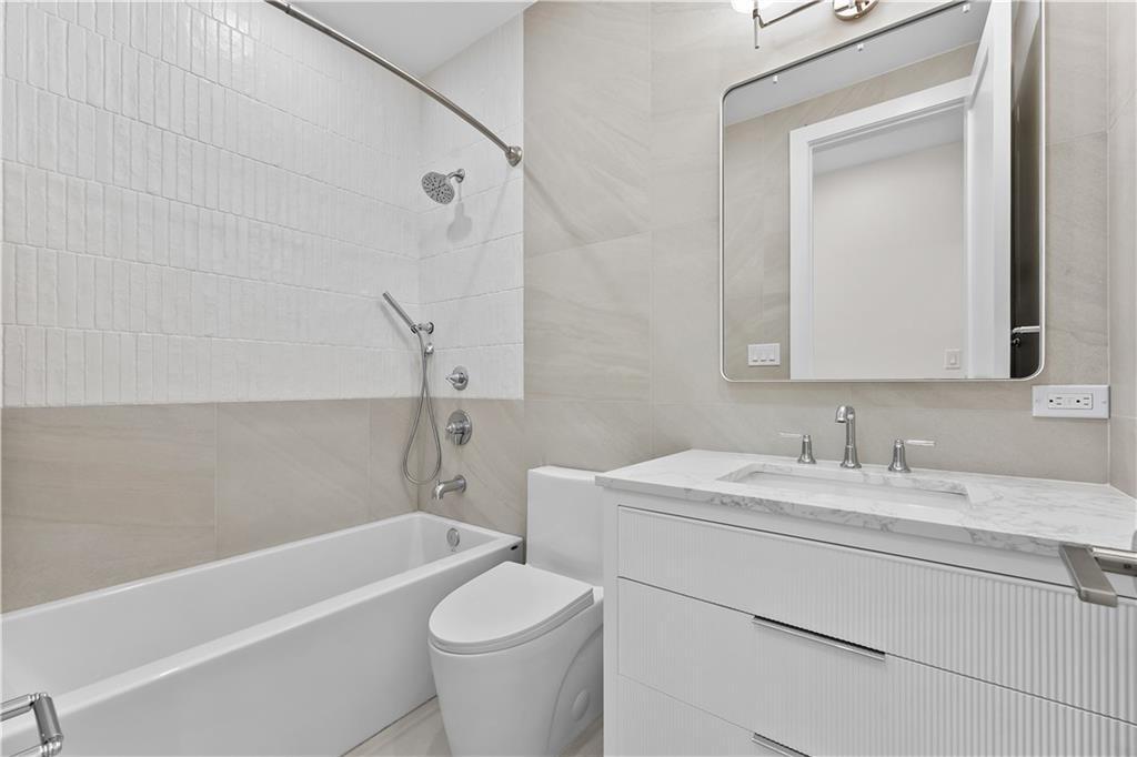 Building Photo - 157 25th St