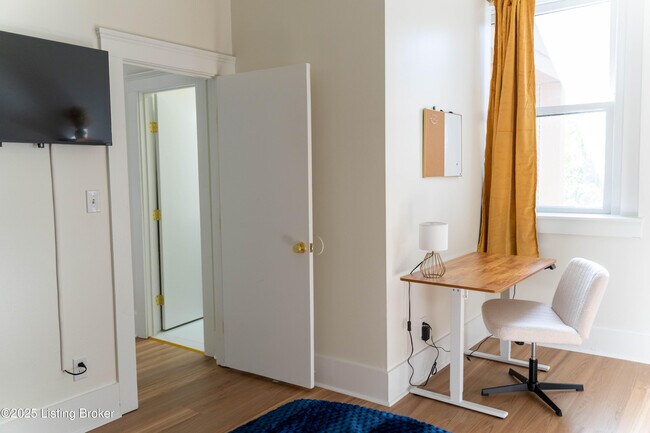 Building Photo - 1135 S 1st St