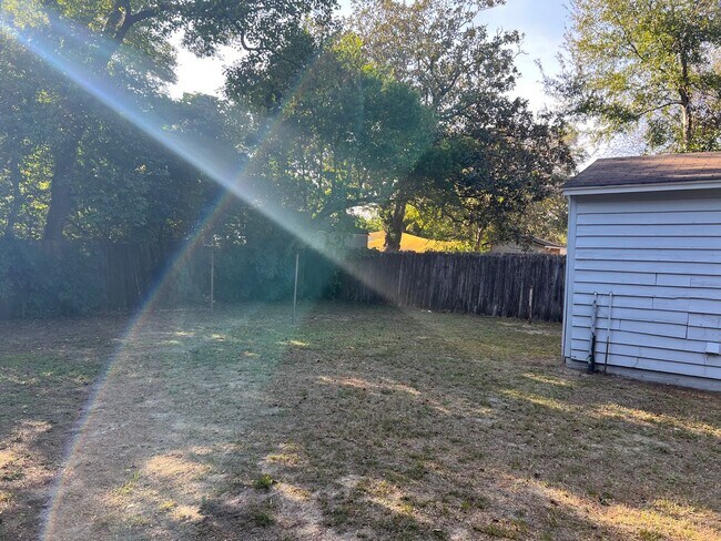 Building Photo - 113 Rue Max St