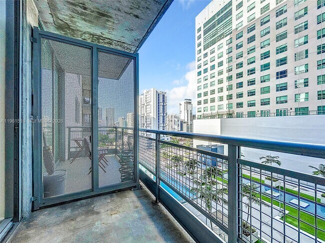 Building Photo - 690 SW 1st Ct