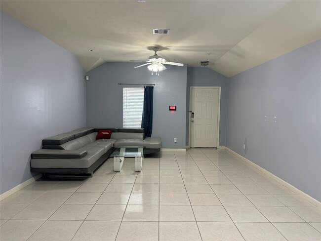 Building Photo - 12746 Wisteria Park Dr