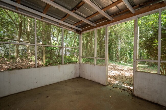 Building Photo - 175 Habersham Way