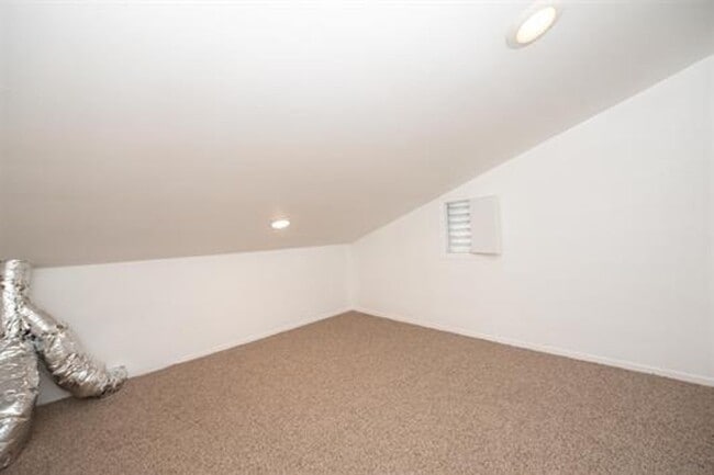 Building Photo - Encinitas 4br  2 car garage granite kitchen Huge Yard Home Remodeled TEXT 858-774-1574 $6290