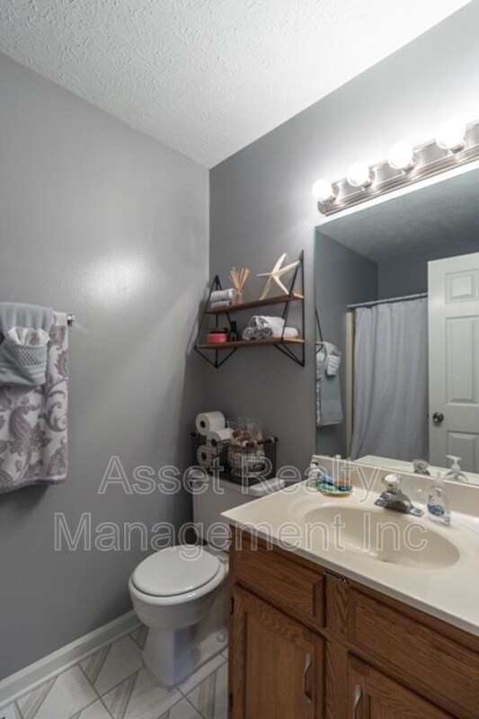 Building Photo - 9009 Tall Timber Dr