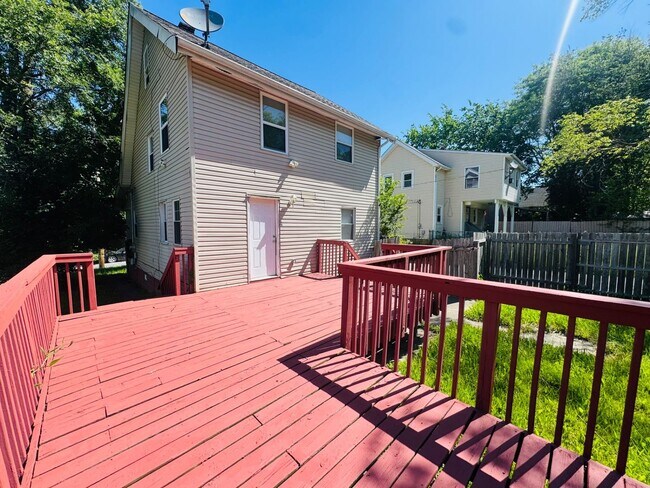 Building Photo - 10422 Dove Ave