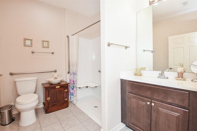 Building Photo - 205 De Koven St