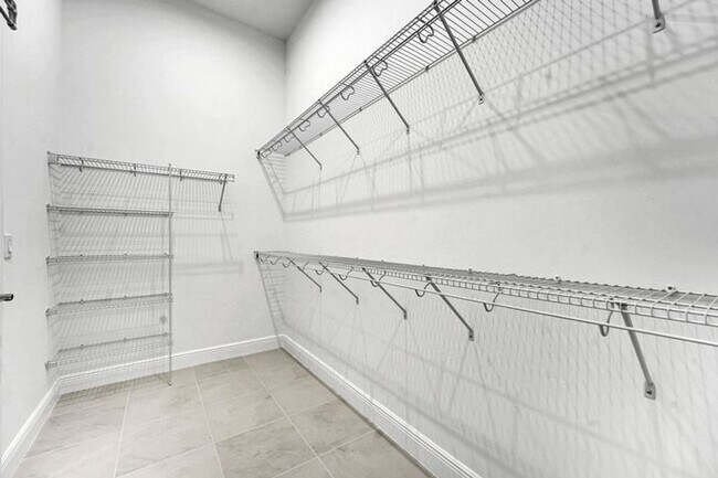 Building Photo - 13920 Vivant Dr