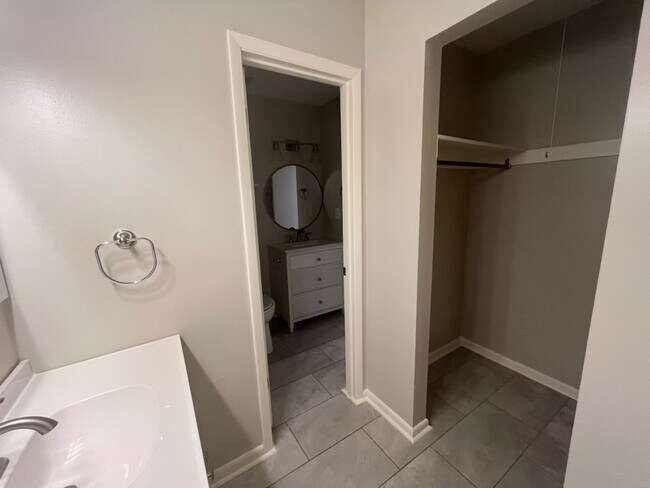 Building Photo - Spacious 2brm 1.5ba townhome Condo in The Villas off Conway Rd.