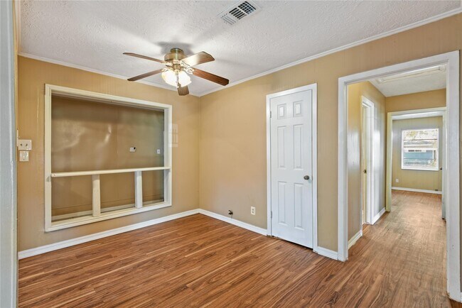 Building Photo - 2817 Lancaster Ln