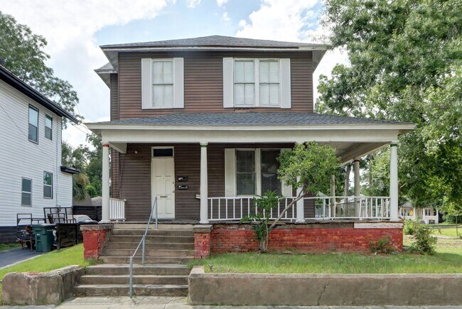 Building Photo - Renovated two bedroom apartment