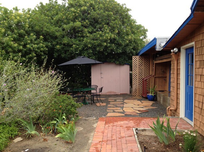 Building Photo - 4979 Randlett Dr