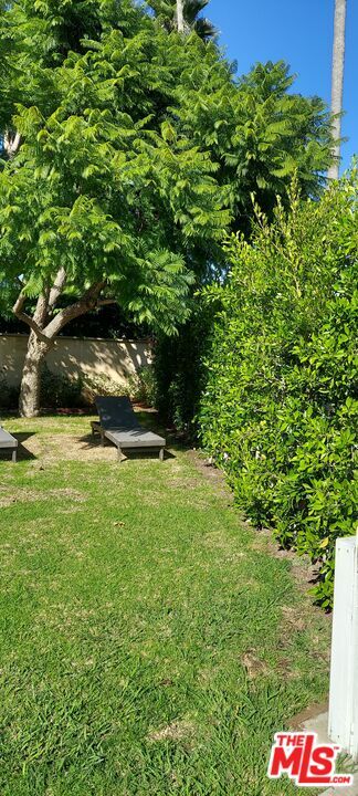 Building Photo - 1107 S Bundy Dr